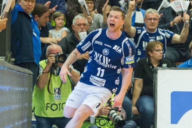 Torjubel Arnor Thor Gunnarsson 11 Bergischer HC Bergischer HC vs HSG Nordhorn Lingen Handball 2 Bundesliga 04 11 17 Solingen NRW Germany Klingenhalle Copyright: xcdnx