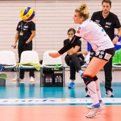 Annalena Grätz Black White Erfurt 8 at the ball acceptance Volleyball 1 Bundesliga Women Black White Erfurt Red Ravens Vilsbiburg xprx