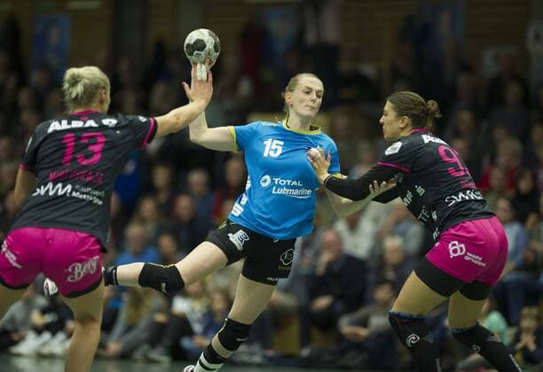 Buxtehuder SV vs TuS Metzingen Handball DHB Cup 04 11 17 Lynn Knippenborg No 15 Buxtehuder SV Buxtehuder SV vs TuS Metzingen xtsx