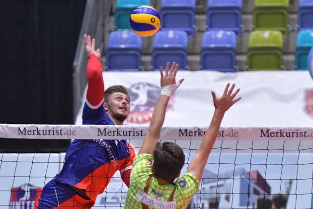 04 11 2017 xtkx Volleyball Men United Volleys Frankfurt TSV Herrsching emspor v Adrian aciobantei United Volleys Tim Peter Herrsching Frankfurt