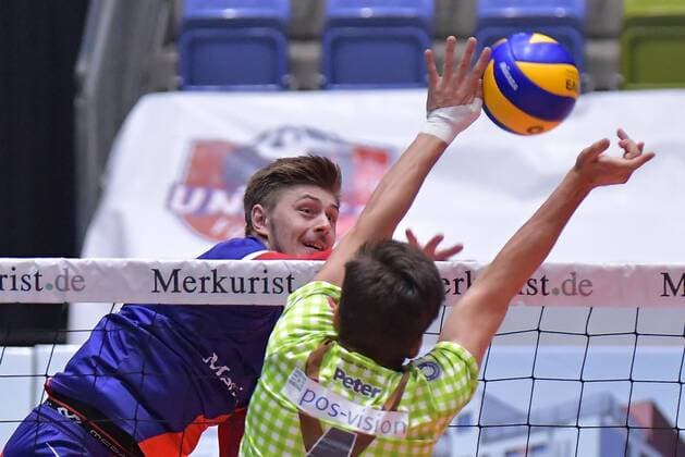 04 11 2017 xtkx Volleyball Men United Volleys Frankfurt TSV Herrsching emspor v Adrian aciobantei United Volleys Tim Peter Herrsching Frankfurt