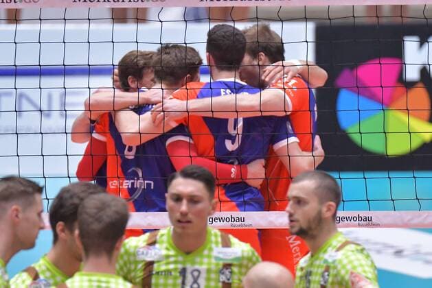 04 11 2017 xtkx Volleyball Men United Volleys Frankfurt TSV Herrsching emspor v Adrian aciobantei United Volleys Georg Escher United Volleys Frankfurt
