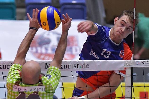 04 11 2017 xtkx Volleyball Men United Volleys Frankfurt TSV Herrsching emspor v l Michael Sladecek Hersching Moritz Karlitzek United Volleys Frankfurt