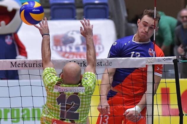 04 11 2017 xtkx Volleyball Men United Volleys Frankfurt TSV Herrsching emspor v l Michael Sladecek Hersching Moritz Karlitzek United Volleys Frankfurt