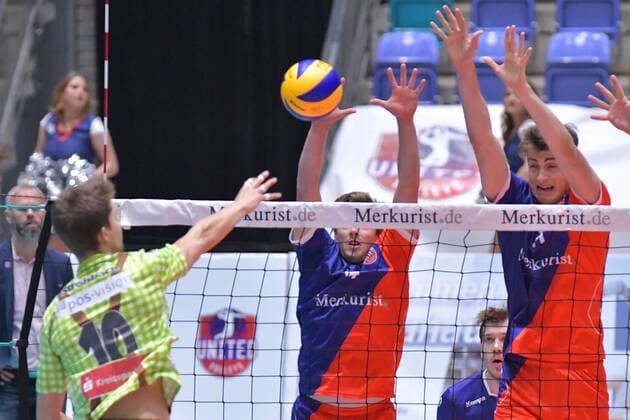 04 11 2017 xtkx Volleyball Men United Volleys Frankfurt TSV Herrsching emspor v l Tom Strohbach Herrsching Patrick Steuerwald United Volleys Tobias Krick United Volleys Frankfurt