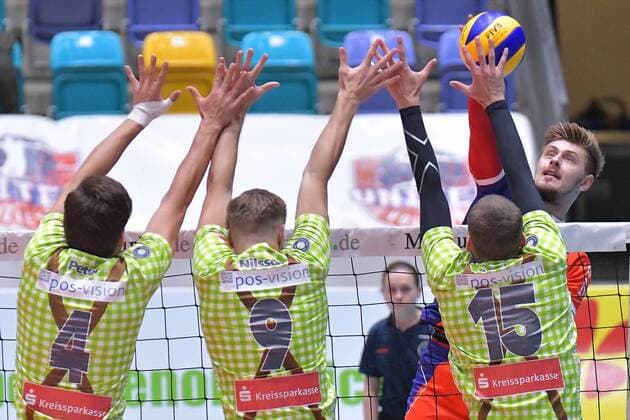 04 11 2017 xtkx Volleyball Men United Volleys Frankfurt TSV Herrsching emspor v l Tim Peter Herrsching Wilhelm Nilsson Herrsching Christoph Marks Herrsching Adrian aciobantei United Volleys Frankfurt
