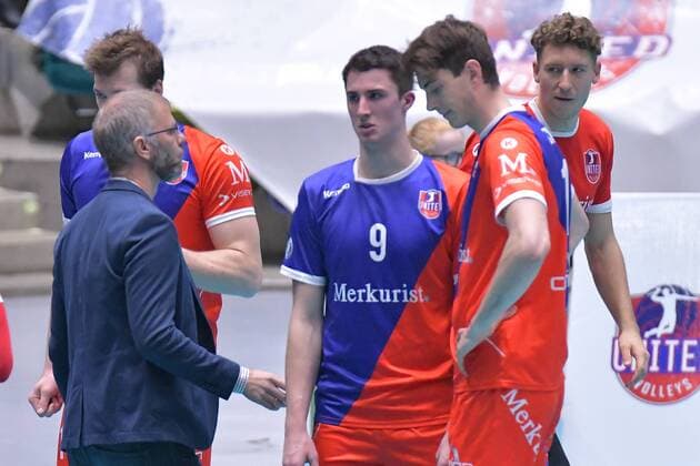 04 11 2017 xtkx Volleyball Men United Volleys Frankfurt TSV Herrsching emspor v Adrian aciobantei United Volleys Tim Peter Herrsching Michael Warm United Volleys Georg Escher United Volleys Tobias Krick United Volleys Frankfurt