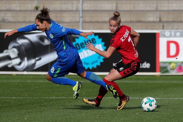 The decisive game Giulia Gwinn Freiburg 7 right lets Babett Peter Wolfsburg 8 into the void and scores shortly thereafter the gate to the 1 0 Action Action Spielzene Soccer Allianz Women Bundesliga SC Freiburg VfL Wolfsburg xozx