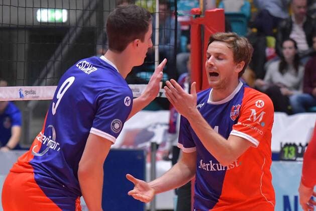 04 11 2017 xtkx Volleyball Men United Volleys Frankfurt TSV Herrsching emspor v l Georg Escher United Volleys Patrick Steuerwald United Volleys Frankfurt