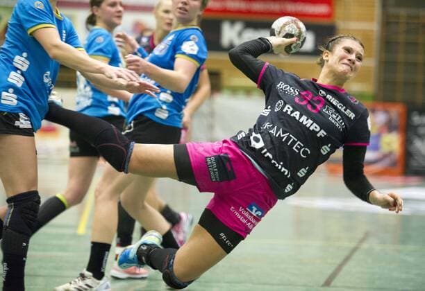 Buxtehuder SV vs TuS Metzingen Handball DHB Cup 04 11 17 Julia Behnke Nr 93 TuS Metzingen Buxtehuder SV vs TuS Metzingen xtsx
