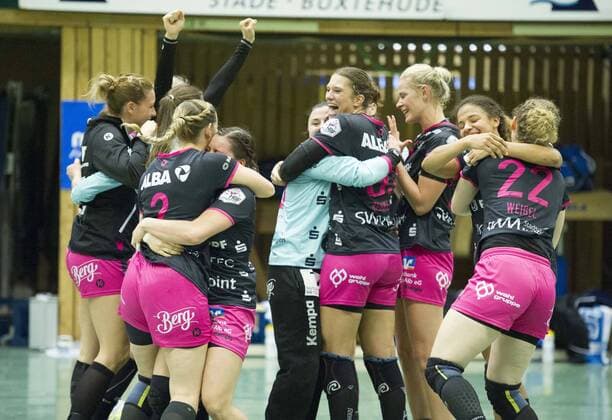Buxtehuder SV vs TuS Metzingen Handball DHB Pokal 04 11 17 TuS Metzingens team celebrates victory in round of 16 against Buxtehuder SV vs TuS Metzingen xtsx
