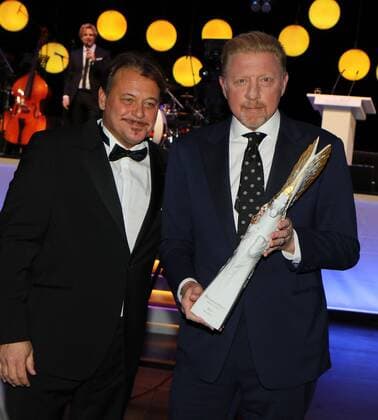 04 11 2017 Frankfurt am Main Old Opera German sports pressBall tennis legend Boris Becker was named legend of the sport in 2008 and today receives the Pegasos prize from Jörg Müllers hand