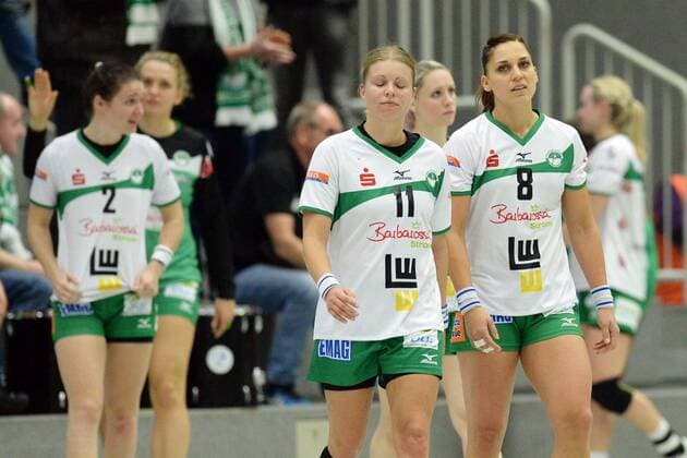 disappointed frustrated emotion after the defeat Michaela Hrbkova Karin Weigelt Frisch On Goeppingen front R Anja Brugger L back Handball DHB Pokal 3 Round Women HSG Bad Wildungen Vipers vs Frisch On Goeppingen 04 11 2017 Bad Wildungen Copyright: xEibner-Pressefoto RolandxSippelx EP_RSL
