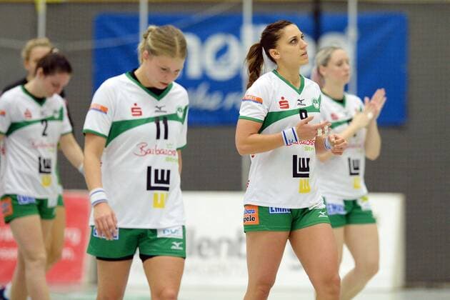 disappointed frustrated emotion after the defeat Michaela Hrbkova Karin Weigelt Frisch On Goeppingen front R Anja Brugger L back Handball DHB Pokal 3 Round Women HSG Bad Wildungen Vipers vs Frisch On Goeppingen 04 11 2017 Bad Wildungen Copyright: xEibner-Pressefoto RolandxSippelx EP_RSL