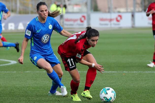 Sara Björk Gunnarsdottir Sara Bjoerk Gunnarsdottir Wolfsburg 7 Hasret Kayikci Freiburg 11 Action Action Game Scene Soccer Allianz Women Bundesliga SC Freiburg VfL Wolfsburg xozx