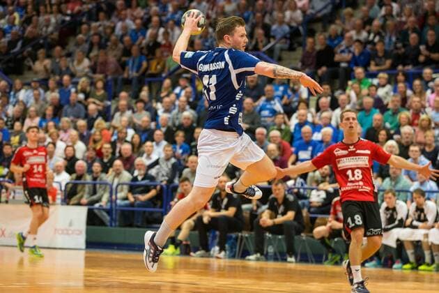 Arnor Thor Gunnarsson 11 Bergischer HC at the throw Bergischer HC vs HSG Nordhorn Lingen Handball 2 Bundesliga 04 11 17 Solingen NRW Germany Klingenhalle Copyright: xcdnx