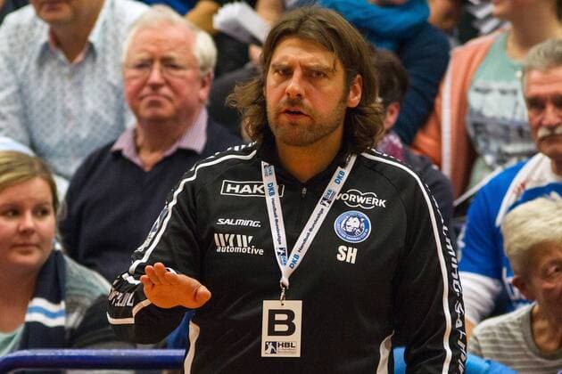 Sebastian Hinze Coach Bergischer HC on the sideline Bergischer HC vs HSG Nordhorn Lingen Handball 2 Bundesliga 04 11 17 Solingen NRW Germany Klingenhalle Copyright: xcdnx