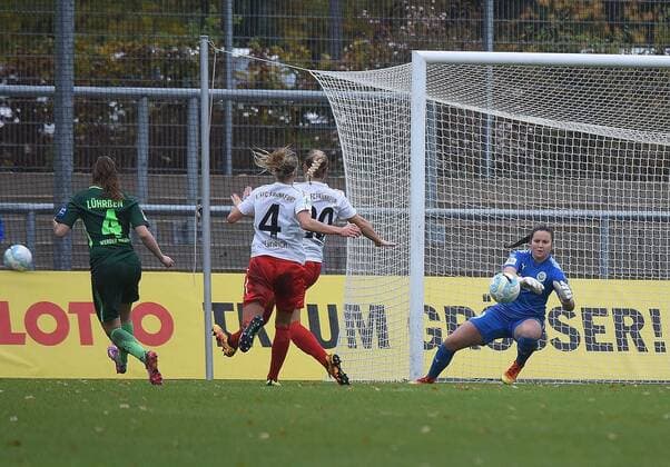 05 11 2017 xhbx Football 1 Bundesliga Women 1 FFC Frankfurt SV Werder Bremen emspor v 1 Nina Lührsen SV Werder Bremen Women Kathrin Hendrich 1 FFC Frankfurt Laura Stoerzel 1 FFC Frankfurt Bryane Haeberkin 1 FFC Frankfurt Frankfurt am Main