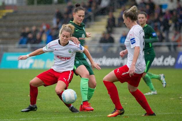V Lily Agg 1 FFC Frankfurt 8 Giovanna Hoffmann SV Werder Bremen 17 and Cecilie Sandvej 1 FFC Frankfurt 3 in a duel Duel Soccer Allianz Women Bundesliga 1 FFC Frankfurt SV Werder Bremen xobx