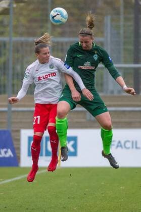 v left Ana Maria Crnogorcevic 1 FFC Frankfurt 21 header Fighting with Katharina Schiechtl SV Werder Bremen 9 Soccer Allianz Women Bundesliga 1 FFC Frankfurt SV Werder Bremen xobx