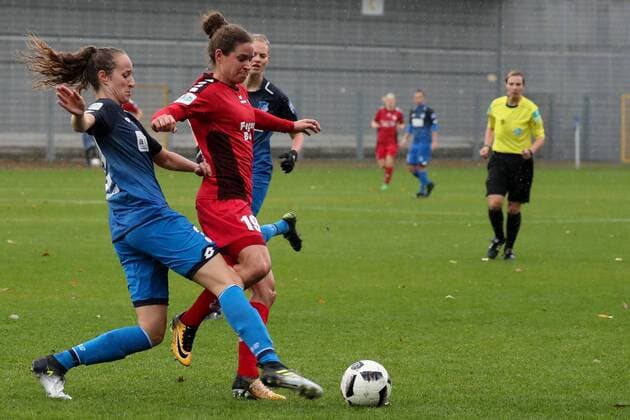 Tamar Dongus TSG 32 Nina Burger Sand 19 Duel duel tackle tackling Dynamics Action Action Football Alliance Women Bundesliga TSG 1899 Hoffenheim SC Sand xozx