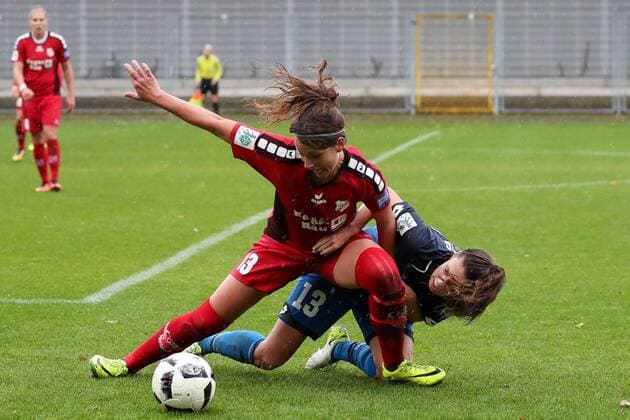 Sylvia Arnold Sand 13 Isabella Hartig TSG 13 Duel tackle tackling Dynamics Action Action Soccer Allianz Women Bundesliga TSG 1899 Hoffenheim SC Sand xozx