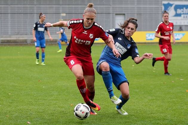 Johanna Tietge Sand 6 Isabella Hartig TSG 13 Duel tackle tackling Dynamics Action Action Soccer Allianz Women Bundesliga TSG 1899 Hoffenheim SC Sand xozx