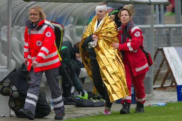 The injured Nina Lührssen SV Werder Bremen 4 is taken out of the stadium by the paramedics Soccer Allianz Women Bundesliga 1 FFC Frankfurt SV Werder Bremen xobx