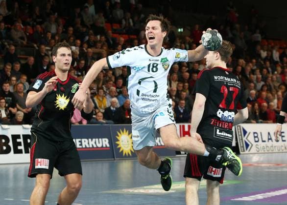 Jens Bechtloff Hans Lindberg Pontus Zetterman Single image Cut Out Action Sport Handball DKB Bundesliga Men Season 2017 2018 05 11 2017 TuS N Lübbecke vs Füchse Berlin