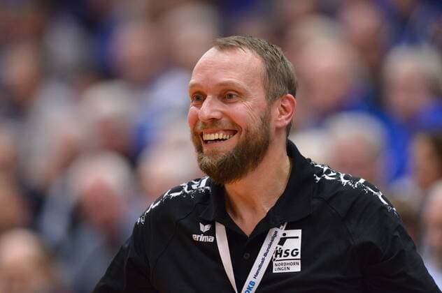 GER 2 DKB BHC06 vs HSG Nordhorn Lingen 04 11 2017 Klingenhalle Solingen GER 2 DKB Season opener BHC06 vs HSG Nordhorn Lingen im Bild Coach Heiner Bueltmann HSG Nordhorn Lingen nordphotox xFreund nph00018