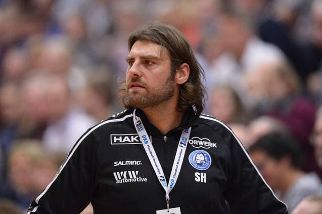 GER 2 DKB BHC06 vs HSG Nordhorn Lingen 04 11 2017 Klingenhalle Solingen GER 2 DKB Season opener BHC06 vs HSG Nordhorn Lingen im Bild Coach Sebastian Hintze BHC Coach nordphotox xFreund nph00018
