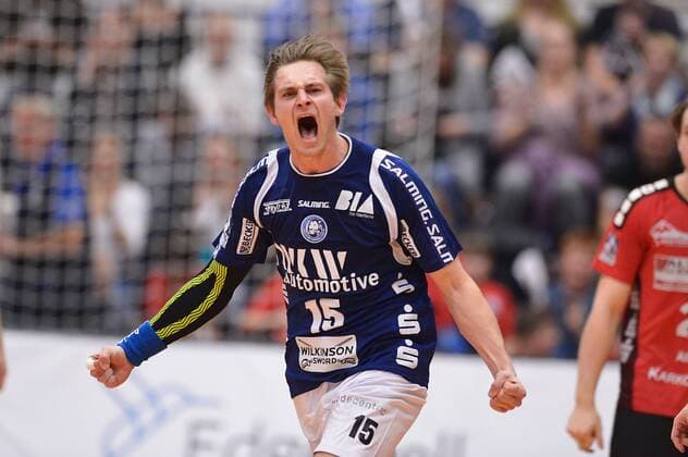 GER 2 DKB BHC06 vs HSG Nordhorn Lingen 04 11 2017 Klingenhalle Solingen GER 2 DKB Season opener BHC06 vs HSG Nordhorn Lingen in picture Milan Kotrc BHC 15 while cheering nordphotox xFreund nph00018
