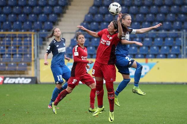 Sylvia Arnold Sand 13 Leonie Pankratz TSG 21 header header Battle of the Air Action Action Football Alliance Women Bundesliga TSG 1899 Hoffenheim SC Sand xozx