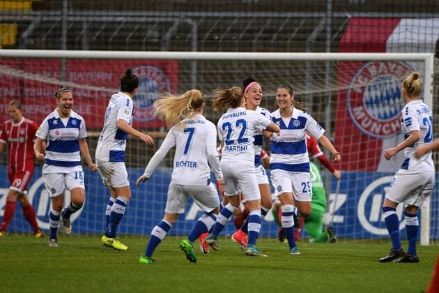 Players of the MSV Duisburg Duisburg players with goal cheering Jubilee Torjubel Goalkeeping celebrate the goal goal celebration Cheering over the gate to the 0 1 by Sofia Nati Duisburg 10 3 v re optimistic Action Action Football Alliance Women Bundesliga Bayern Munich MSV Duisburg xslx