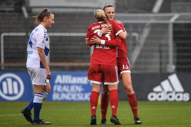 v li Serina Kashimoto Duisburg 14 disappointed looking disappointed pessimistic Mandy Islacker FC Bayern Munich FCB 23 Lucie Vonkova FC Bayern Munich FCB 13 mkit goal celebrations cheering goal success celebrate the goal goal celebration Cheers over the goal to 1 1 by Lucie Vonkova FC Bayern Munich FCB 13 optimistic Action Action Football Allianz Women Bundesliga Bayern Munich MSV Duisburg xslx