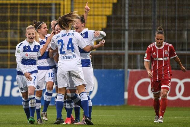 Players of the MSV Duisburg Duisburg players with goal cheering Jubilee Torjubel goal achievement celebrate the goal goal celebration Cheering over the gate to the 0 1 by Sofia Nati Duisburg 10 obscure optimistic action action m Gina Lewandowski FC Bayern Munich FCB 2 disappointed looking disappointment frustration disappointed pessimistic Soccer Allianz Women Bundesliga Bayern Munich MSV Duisburg xslx