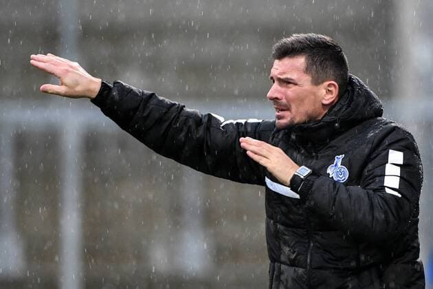 Trainer Christian Franz Pohlmann Duisburg gives instructions gesticulating gestures with the arms gives instructions gesticulate single action Action Football Allianz Women Bundesliga FC Bayern Munich MSV Duisburg xslx