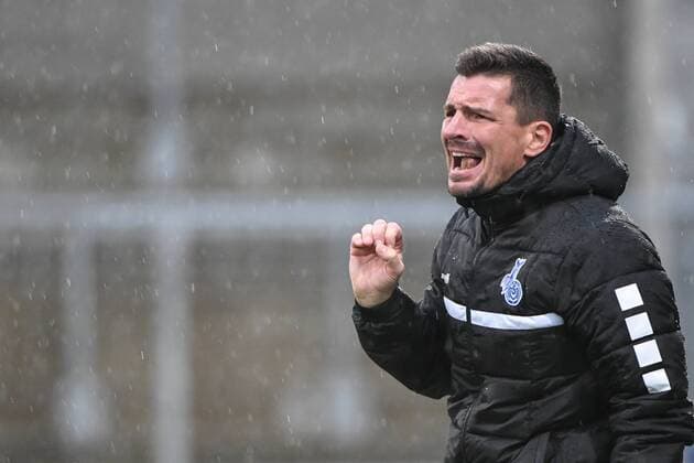 Trainer Christian Franz Pohlmann Duisburg gives instructions gesticulating gestures with the arms gives instructions gesticulate single action Action Football Allianz Women Bundesliga FC Bayern Munich MSV Duisburg xslx