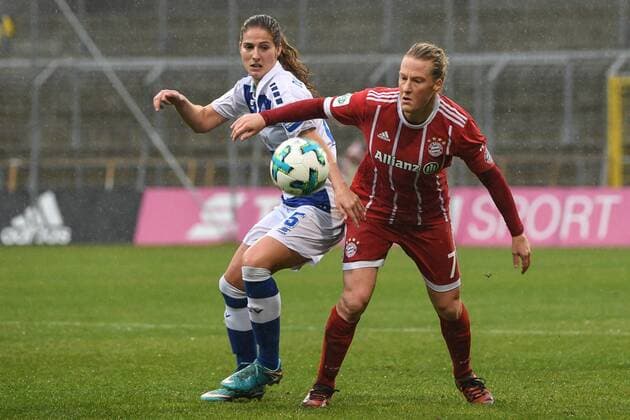 Pia Rijsdijk Duisburg 25 Melanie Behringer FC Bayern Munich FCB 7 duel duel tackle Dynamics Action Action Football Allianz Women Bundesliga FC Bayern Munich MSV Duisburg xslx