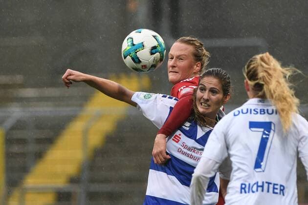 Melanie Behringer FC Bayern Munich FCB 7 Pia Rijsdijk Duisburg 25 in header Duel duel tackle Dynamics Action Action Soccer Allianz Women Bundesliga FC Bayern Munich MSV Duisburg xslx