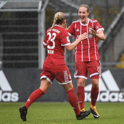 v li Mandy Islacker FC Bayern Munich FCB 23 Sydney Lohmann FC Bayern München FCB 12 with goal cheering Jubilee Torjubel Goalkeeping celebrate the goal goal celebration Cheering over the gate to 1 1 by Sydney Lohmann FC Bayern Munich FCB 12 optimistic Action Action Football Alliance Women Bundesliga FC Bayern Munich MSV Duisburg xslx