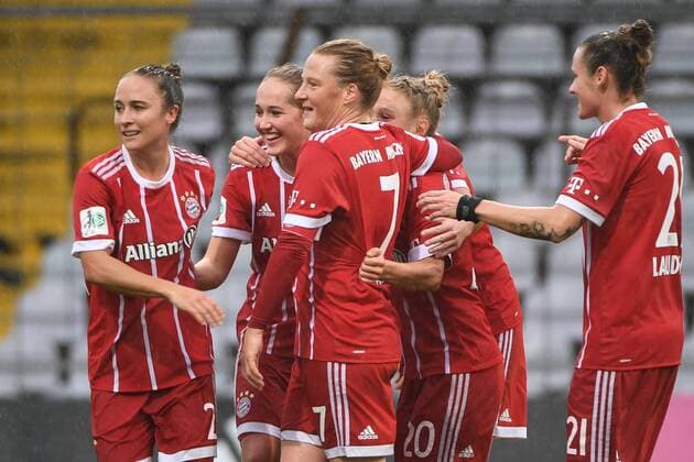 v left Gina Lewandowski FC Bayern Munich FCB 2 Sydney Lohmann FC Bayern Munich FCB 12 Melanie Behringer FC Bayern Munich FCB 7 Leonie Maier FC Bayern Munich FCB 20 Simone Laudehr FC Bayern Munich FCB 21 scored a jubilant cheering goal success celebrate the goal goal celebration jubilation over the Goal to 1 1 through Sydney Lohmann FC Bayern Munich FCB 12 optimistic Action Action Soccer Allianz Women Bundesliga Bayern Munich MSV Duisburg xslx
