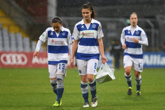v left Danica Wu Duisburg 13 Morina Geldona Duisburg 8 Yvonne Zielinski Duisburg 17 looking disappointed after the end of the match disappointment frustration disappointed pessimistic football Allianz Women Bundesliga Bayern Munich MSV Duisburg xslx