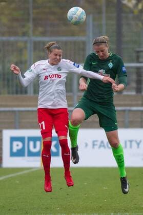 v left Ana Maria Crnogorcevic 1 FFC Frankfurt 21 header Fighting with Katharina Schiechtl SV Werder Bremen 9 Soccer Allianz Women Bundesliga 1 FFC Frankfurt SV Werder Bremen xobx