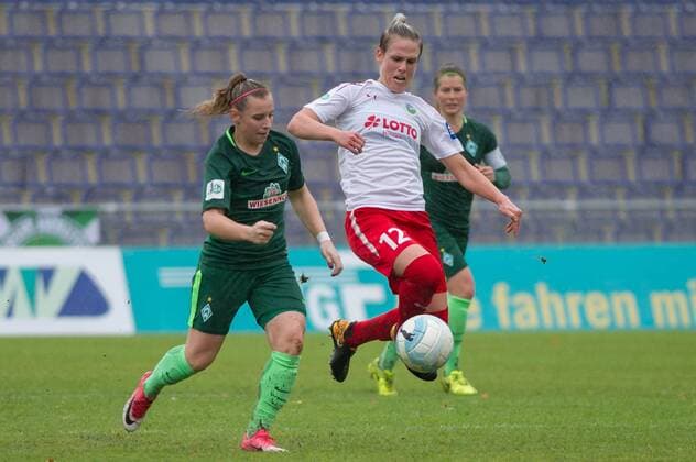V left Cindy King Koenig SV Werder Bremen 11 in duel with Sophie Schmidt 1 FFC Frankfurt 12 Football Allianz Women Bundesliga 1 FFC Frankfurt SV Werder Bremen xobx