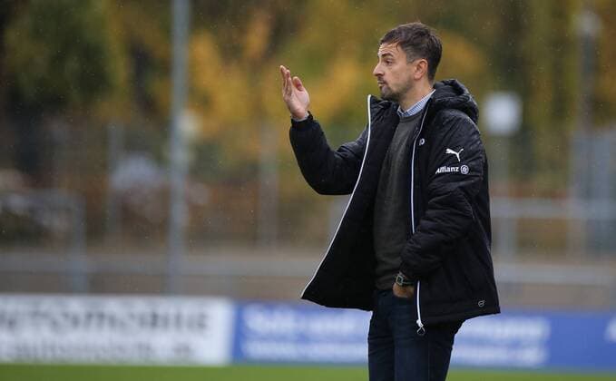 05 11 2017 xcex Germany Frankfurt Football Womens Football Alliance Women Bundesliga Season 2017 2018 1 FFC Frankfurt SV Werder Bremen Coach Niko Arnautis Frankfurt on the sidelines