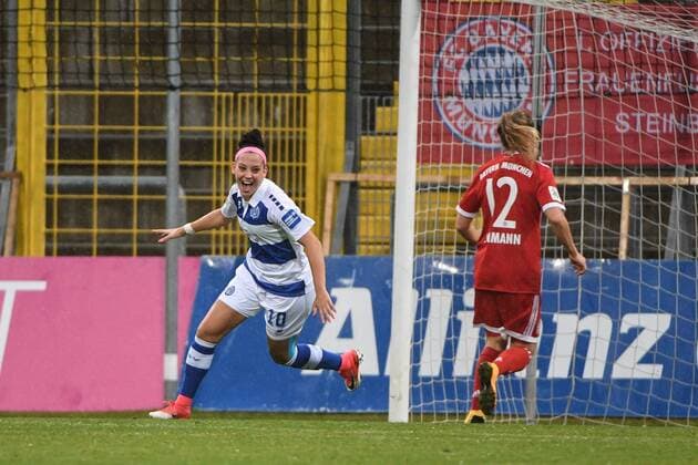 v left Sofia Nati Duisburg 10 with goal cheering Jubilee Torjubel Goalkeeping celebrate the goal goal celebration Cheering over the gate to 0 1 by Sofia Nati Duisburg 10 optimistic action action Jill Roord FC Bayern Munich FCB 10 disappointed looking disappointment frustration disappointed pessimistic football alliance women Bundesliga FC Bayern Munich MSV Duisburg xslx