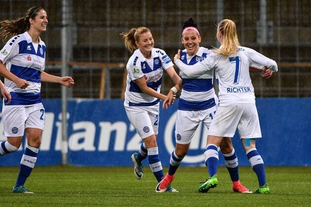 v li Pia Rijsdijk Duisburg 25 Vanessa Martini Duisburg 22 Sofia Nati Duisburg 10 Magdalena Richter Duisburg 7 with goal cheering Jubilee Torjubel Goalkeeping celebrate the goal goal celebration Cheer over the Goal to 0 1 by Sofia Nati Duisburg 10 optimistic Action Action Soccer Allianz Women Bundesliga FC Bayern Munich MSV Duisburg xslx