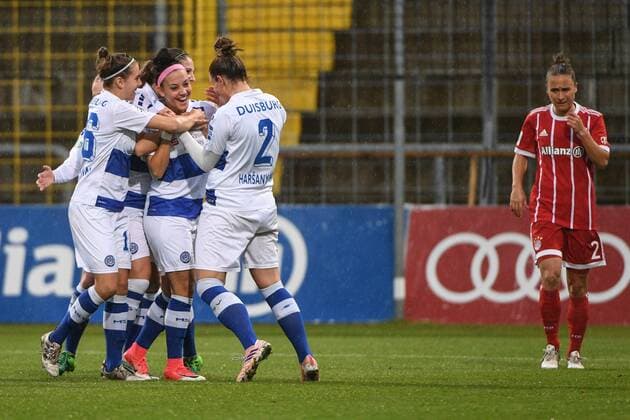 Players of the MSV Duisburg Duisburg players with goal cheering Jubilee Torjubel goal achievement celebrate the goal goal celebration Cheering over the gate to 0 1 duerch Sofia Nati Duisburg 10 3 v re optimistic action action Gina Lewandowski FC Bayern Munich FCB 2 disappointed looking disappointment frustration disappointed pessimistic football alliance women Bundesliga Bayern Munich MSV Duisburg xslx