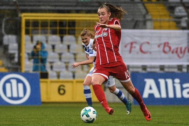 Jill Roord FC Bayern Munich FCB 10 on the ball Soccer Allianz Women Bundesliga Bayern Munich MSV Duisburg xslx
